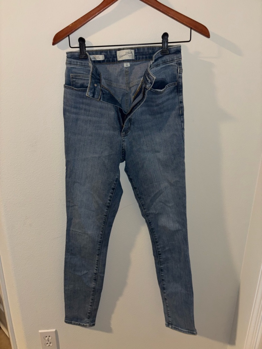 Universal Thread Women's Skinny Jeans in Blue Wash
